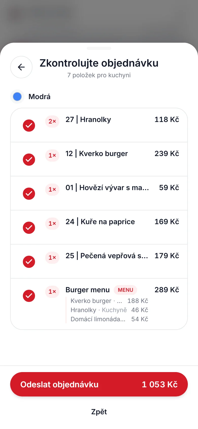Kontrola objednávky v telefonu hosta se seznamem jídel a celkovou částkou